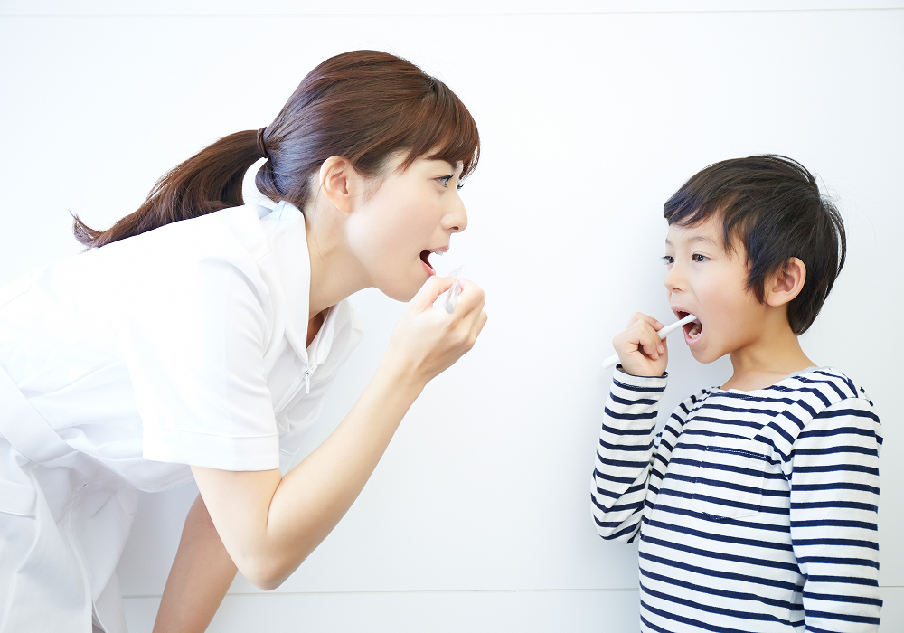 小学生の間は「仕上げ磨き」でサポート